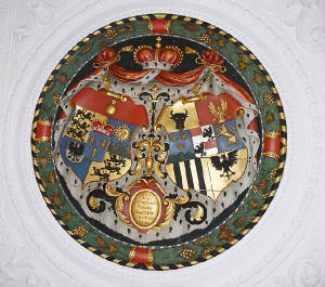 Schloss_Wolfegg_Bankettsaal_Wappen.jpg