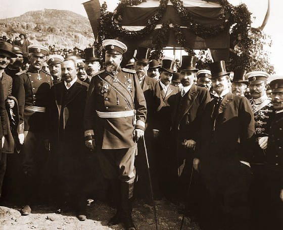 Tzar_Ferdinand_at_proclamation_of_Bulgarian-independence.jpg