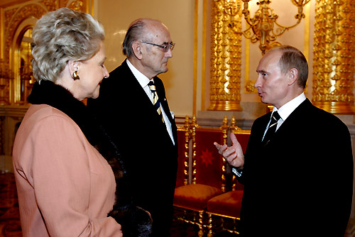 Vladimir_Putin_with_Prince_and_Princess_Dimitri_of_Russia.jpg